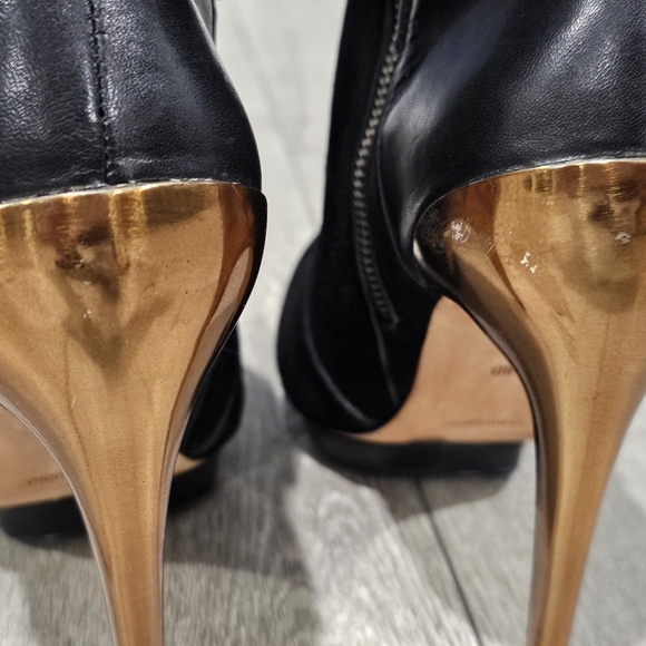 BCBGMAXAZRIA Leather Suede Gold Metal Heel Stem Stiletto Ankle Boots Black 8B - Picture 8 of 11